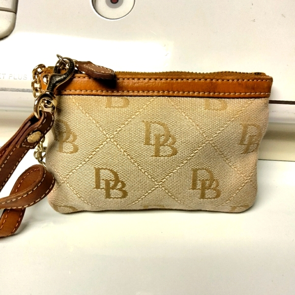 Dooney & Bourke Handbags - Dooney & Bourke wristlet